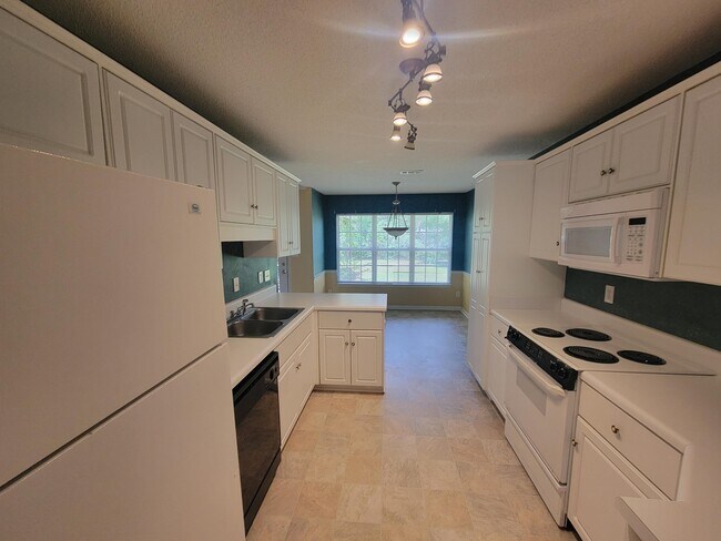 Building Photo - 4740 Waltons Cir