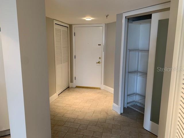 Building Photo - 400 E Colonial Dr