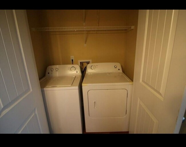 Building Photo - Charming 3BR Townhome in Norcross