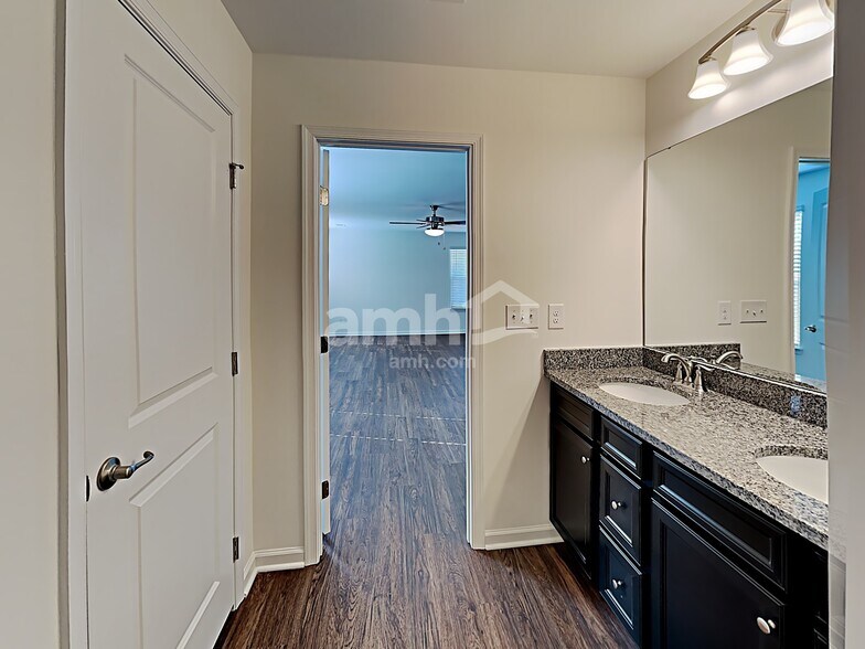 Building Photo - 5018 Twin River Dr