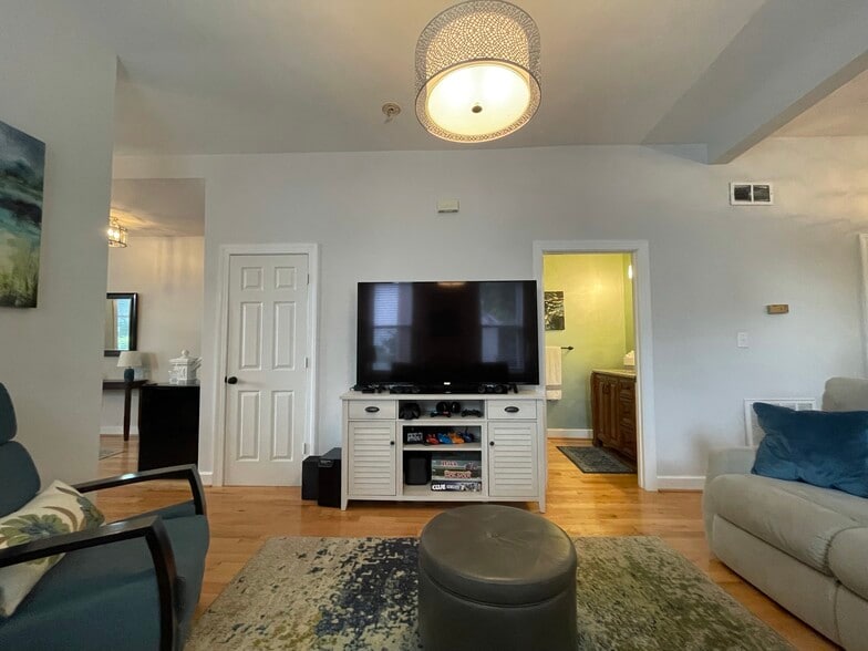 Building Photo - 3035 Grayland Ave
