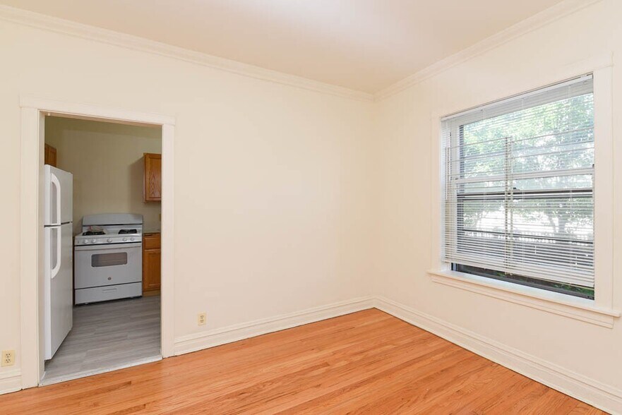Building Photo - 3508 N Wolcott Ave