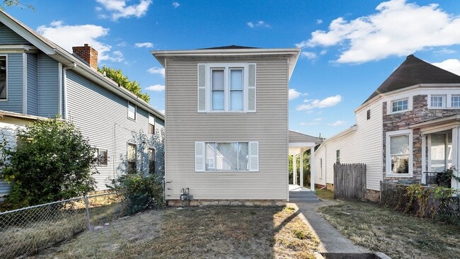 Building Photo - 130 Chicago Ave