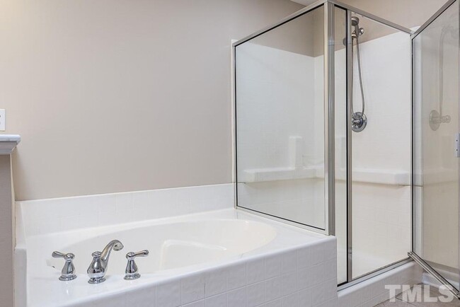 Building Photo - Charming 3BD, 2.5BA Raleigh Townhouse with...