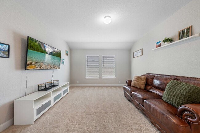 Building Photo - Spacious 4-Bed Oasis with Pool Access & Modern Upgrades in New Braunfels