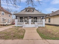 Building Photo - Charming 2 bedroom 1 bath Craftsman Duplex