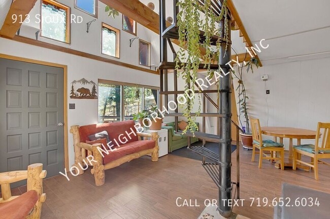 Building Photo - 913 Sioux Rd