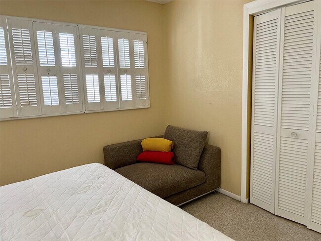 Building Photo - 3000 N Palm Aire Dr