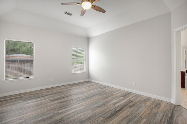 Building Photo - Spacious 3BR / 2BA Corner-Lot Home with Fenced Backyard & Garage