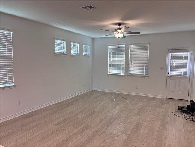 Building Photo - 562 Papaya Dr