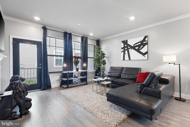 Building Photo - 5680 Lewis Carroll Dr