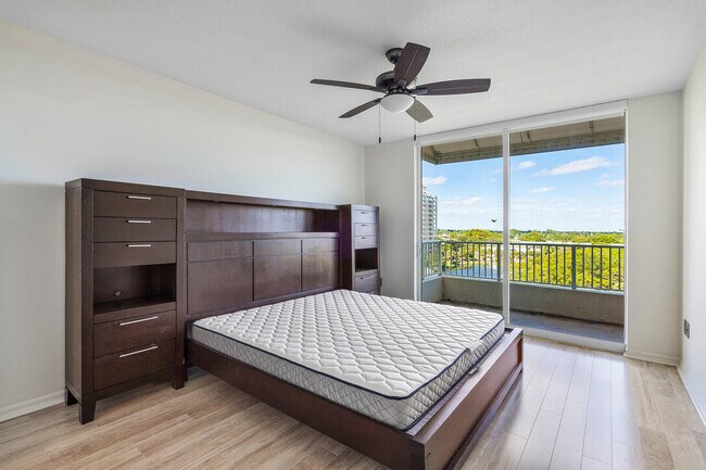 Building Photo - 700 E Boynton Beach Blvd