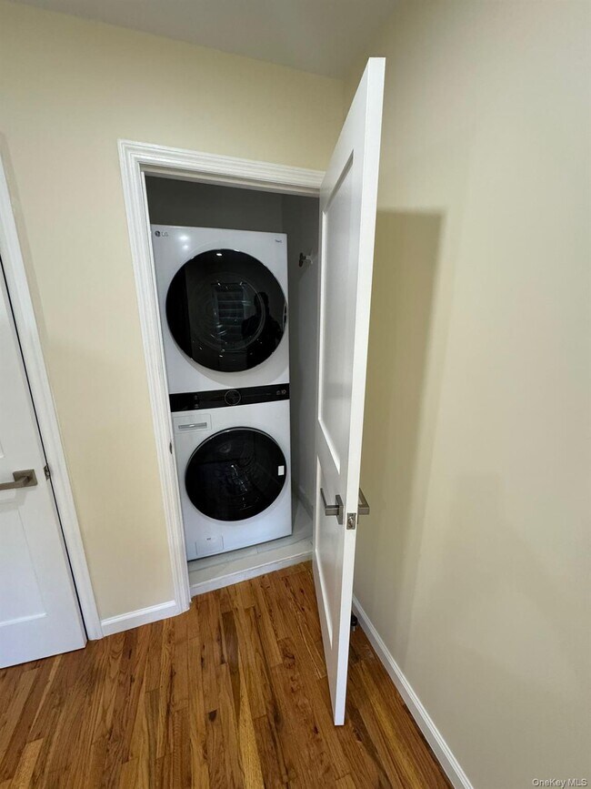 Building Photo - 4-23 Beach 9th St