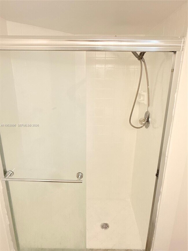 Building Photo - 210 Lake Pointe Dr