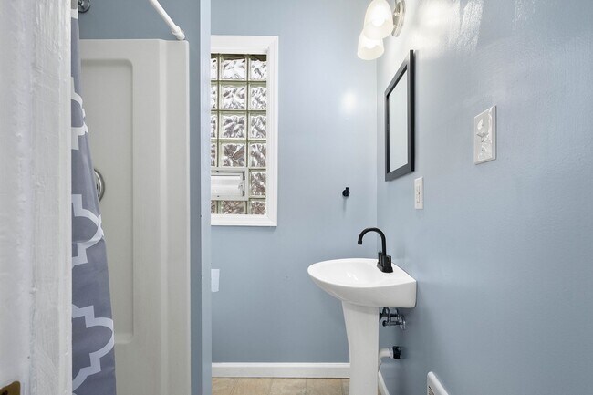 Building Photo - Stunning 2 bedroom home in Homestead available September 1!
