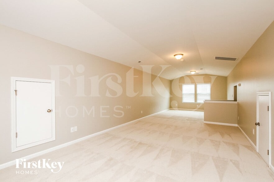 Building Photo - 136 Avalon Reserve Dr