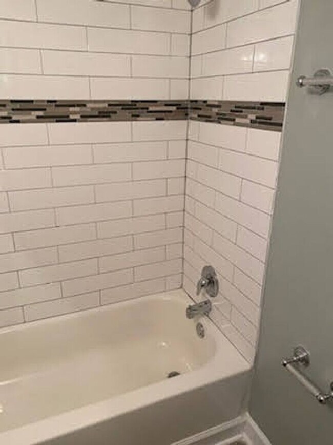 Building Photo - Adorable Renovated Home in Oceanway!