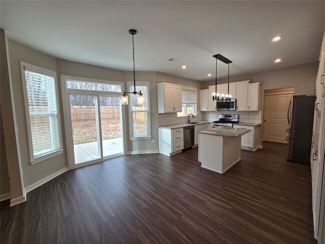 Building Photo - 196 Catalpa Grv