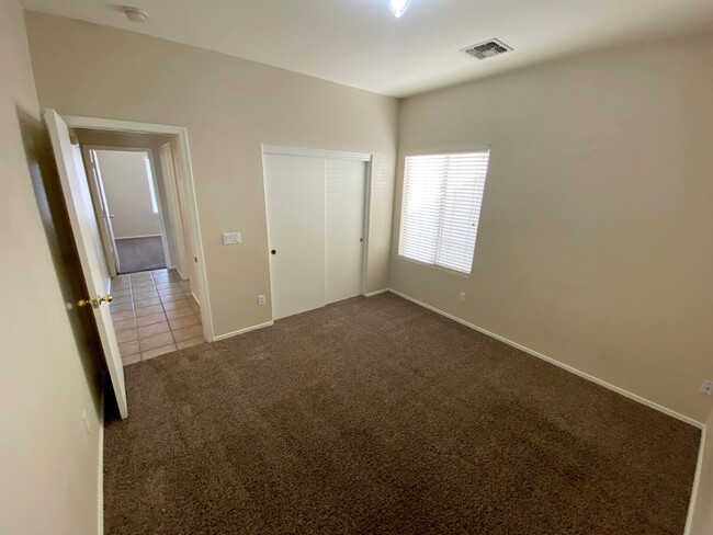 Building Photo - 3 Bedroom 2 Bathroom in El Mirage