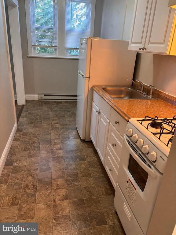 Building Photo - 125 E Bettlewood Ave