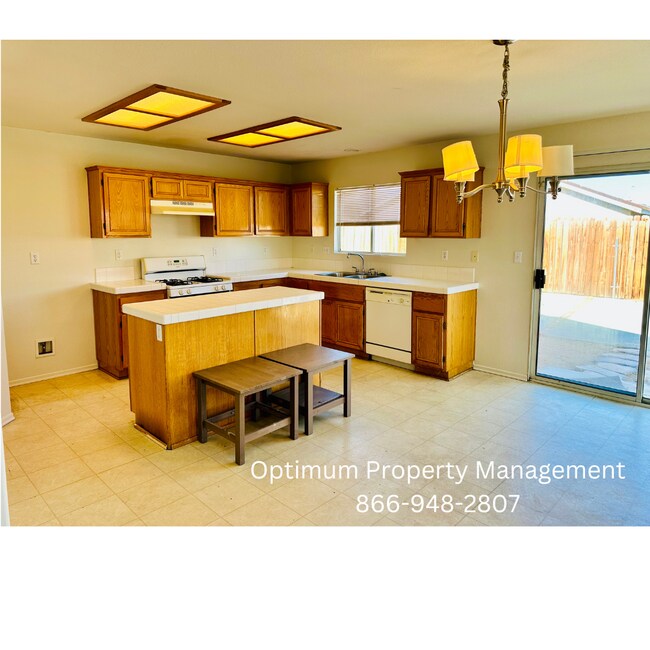 Building Photo - 13634 Winewood St