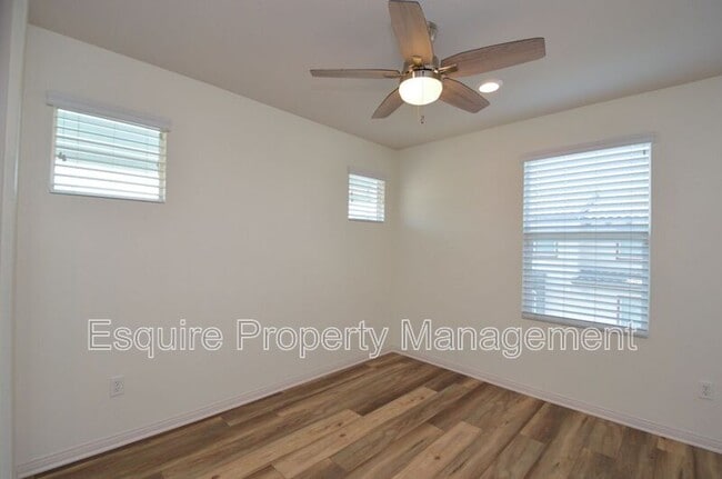 Building Photo - 370 Serra St