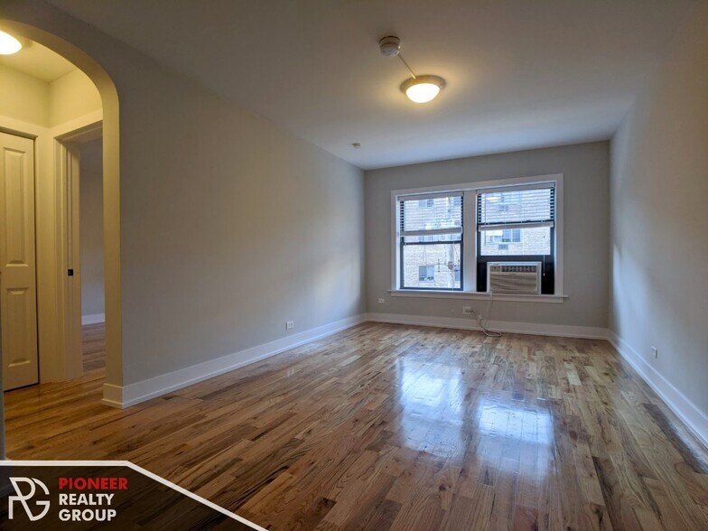 Primary Photo - 560 W Arlington Pl