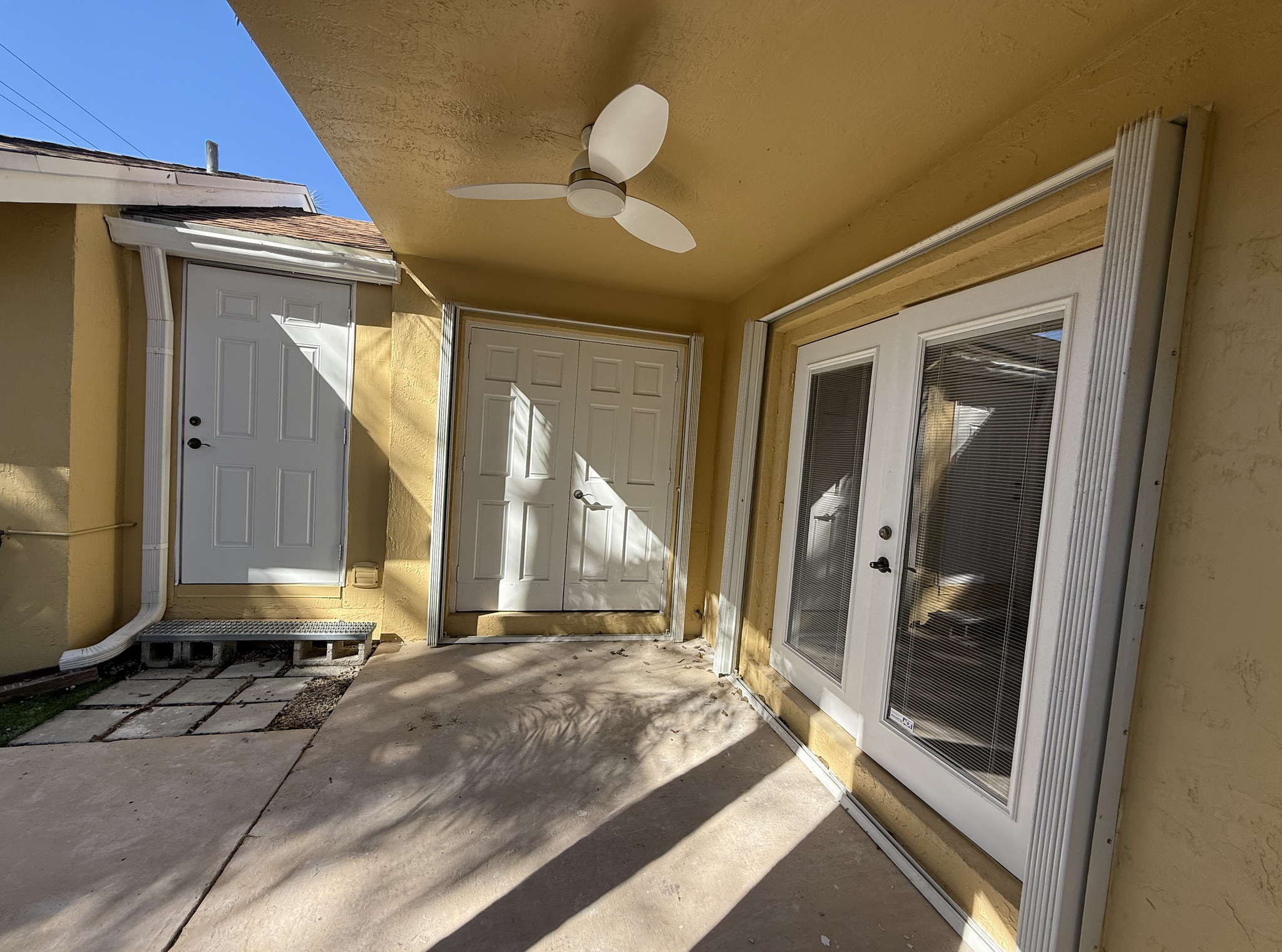 backyard patio area - 1644 Jackson St