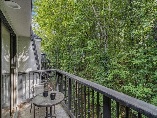 Building Photo - 3307 Pine Heights Dr NE