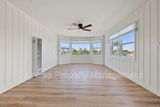Building Photo - 146 N Cedros Ave