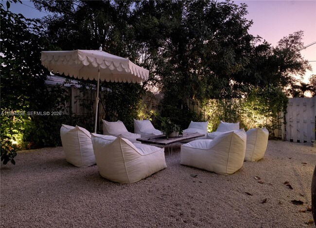 Building Photo - 3138 SW 15th St