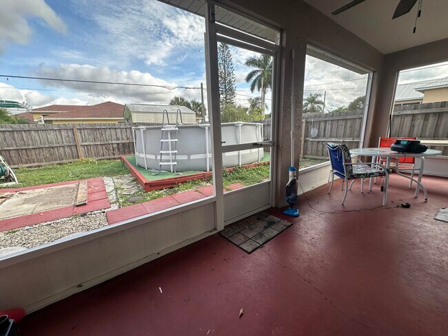 Building Photo - 2525 SW Cameo Blvd