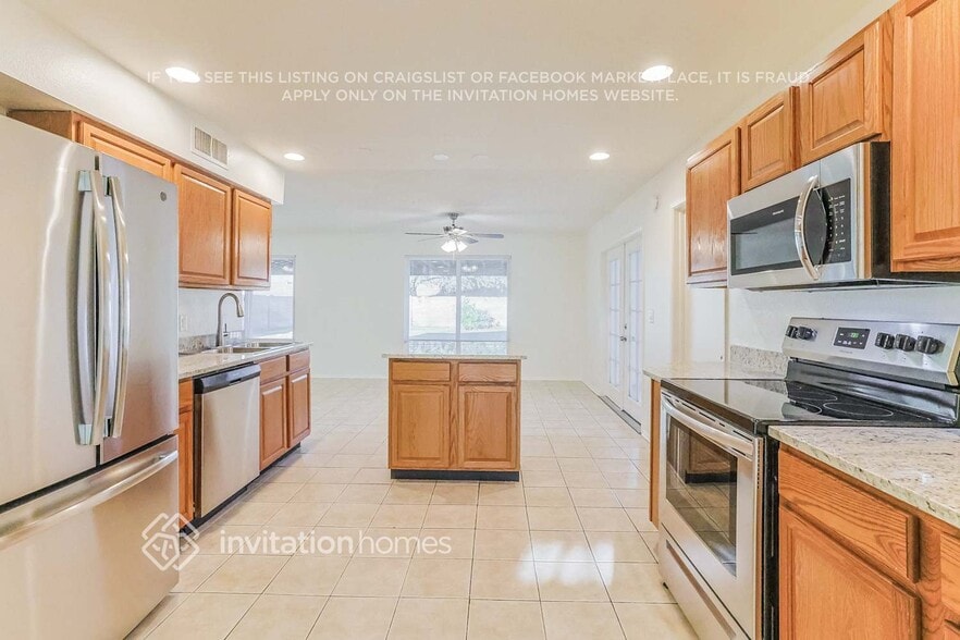 Building Photo - 512 N Los Feliz Dr