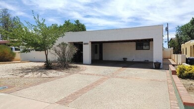 Building Photo - Spacious 3 Bedroom 2 Bathroom Home In The NE!