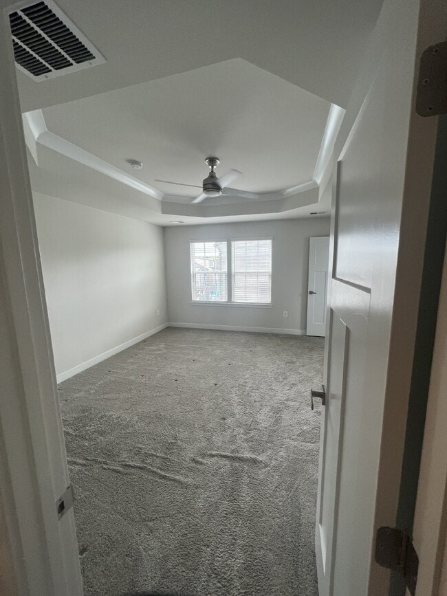 Building Photo - Exceptional 3-Level Corner Unit Townhome w...