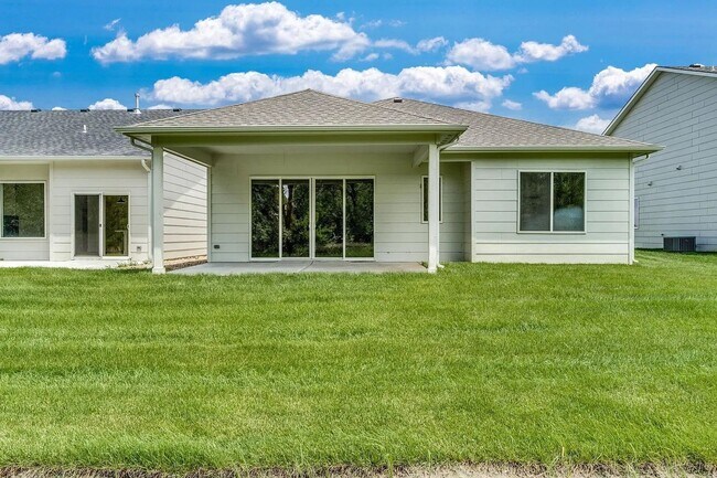 Building Photo - Beautiful and Modern 2 Bedroom