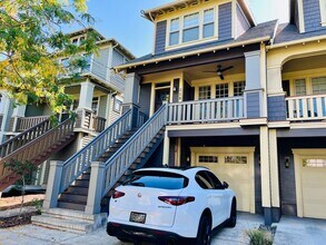 Building Photo - Custom Townhouse with Awesome Back yard