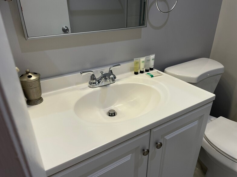 Building Photo - 39633 Round Robin Way
