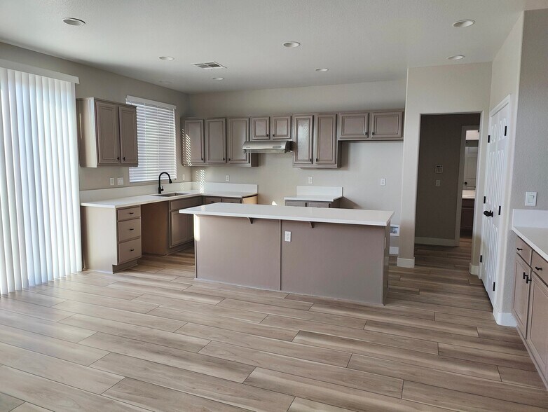 Building Photo - 7426 Hunting Lodge Ave