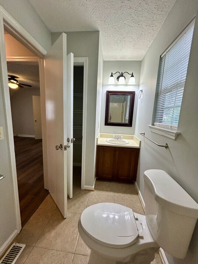 Building Photo - 166 Bordeaux Ln