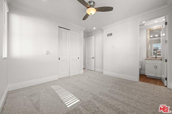 Building Photo - 816 S Catalina Ave