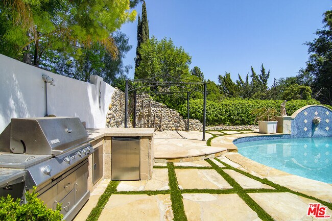 Building Photo - 5020 Dantes View Dr