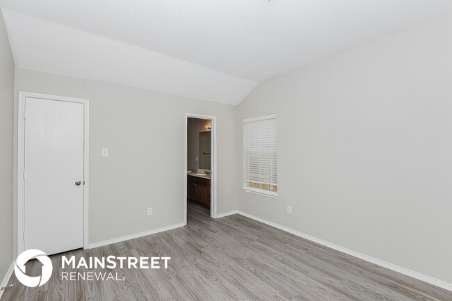 Building Photo - 4300 Bent Oaks Dr