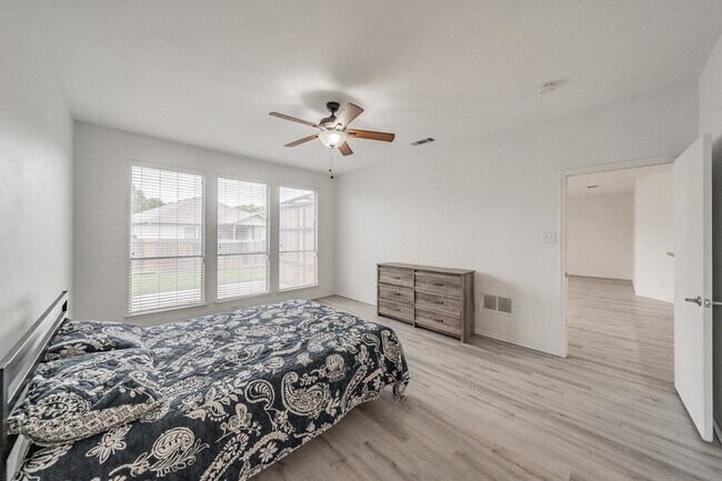 Building Photo - 3232 Florian Ln