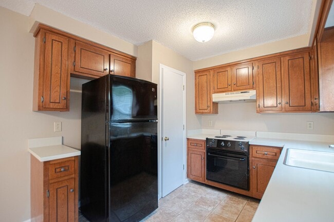 Building Photo - Pet Friendly in Sango!