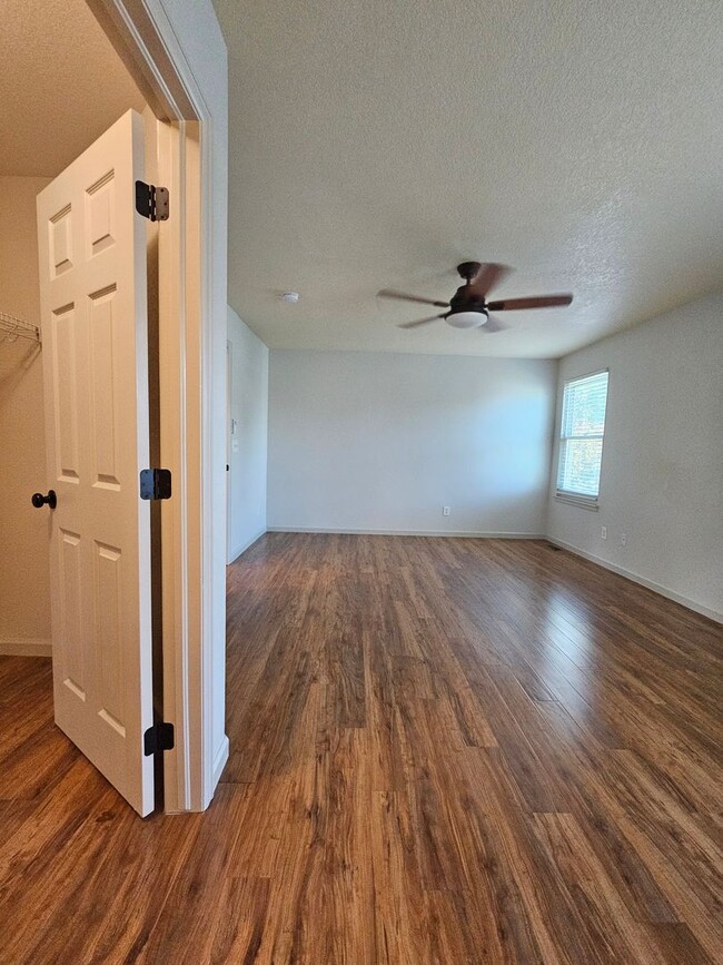 Building Photo - Super Beautiful Englewood 3 Bedroom Home A...