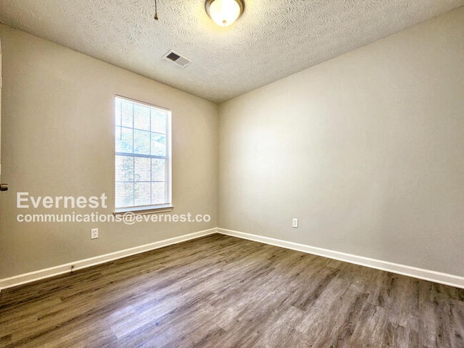 Building Photo - 13 Oak Grove Ct