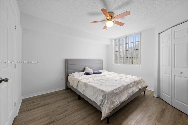 Building Photo - 655 SW 111th Way