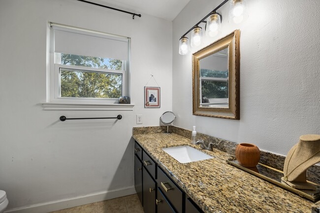 Building Photo - 326 Bayou View Dr