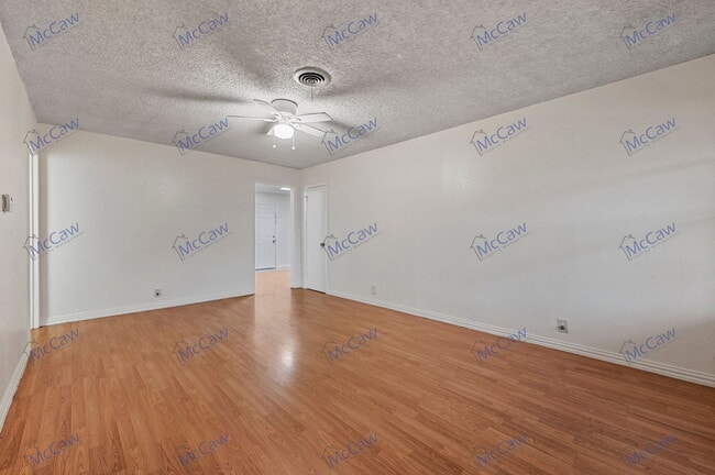 Building Photo - 3532 Hilton Dr